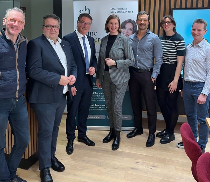 Austausch zu zentralen wirtschaftspolitischen Themen bei der GHP Steuerberatung GmbH mit Finanzstaatssekret&auml;rin Barbara Eibinger Miedl und NR Klaus Mair